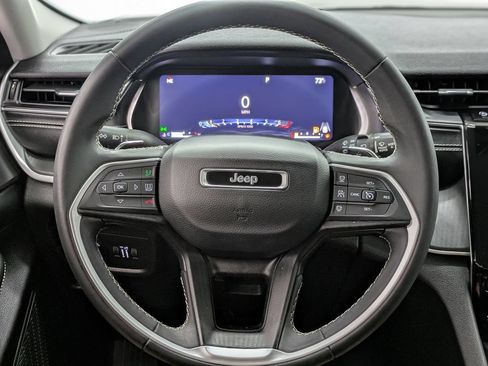 Used 2023 Jeep Grand Cherokee Laredo AWD/4WD image 26