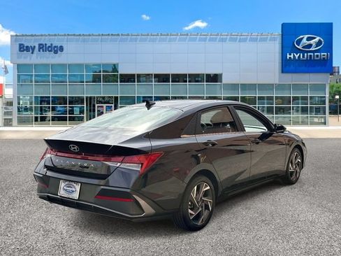 Used 2025 Hyundai Elantra SEL FWD image 4