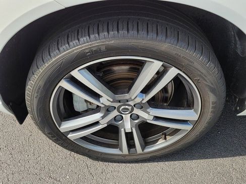 Used 2020 Volvo XC60 T6 Momentum w/ Protection Package image 17