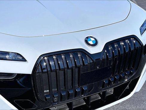 Used 2023 BMW 760i xDrive w/ Executive Package image 30