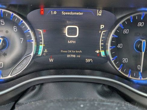 Used 2023 Chrysler Pacifica Touring-L FWD image 11