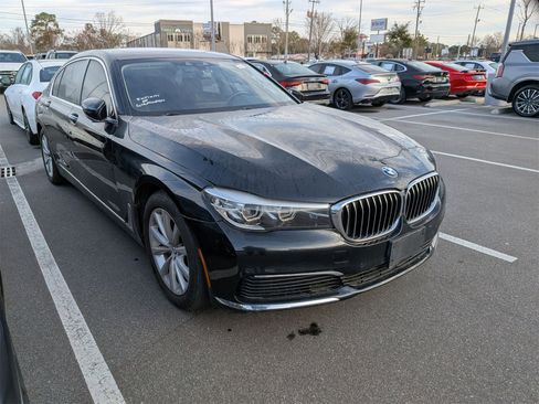 Used 2019 BMW 740i image 1