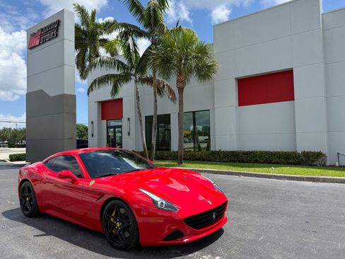 Used 2017 Ferrari California T RWD image 20
