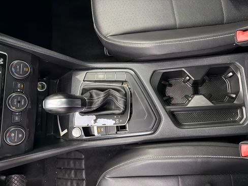 Used 2021 Volkswagen Tiguan SE w/ Panoramic Sunroof Package image 31