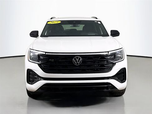 Used 2025 Volkswagen Atlas Cross Sport SEL R-Line image 5