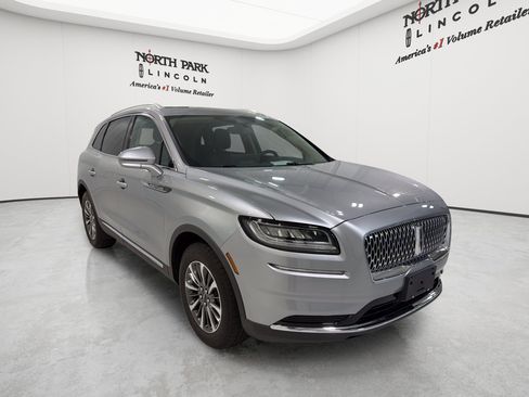 Used 2022 Lincoln Nautilus FWD w/ Premium Package image 7