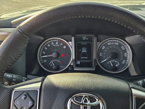 Used 2022 Toyota Tacoma Limited image 30