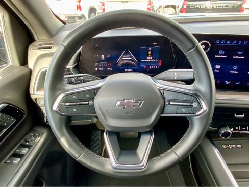 Used 2025 Chevrolet Suburban Z71 AWD/4WD image 37