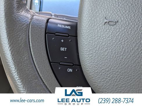 Used 2011 Lincoln Town Car Signature Limited RWD image 18