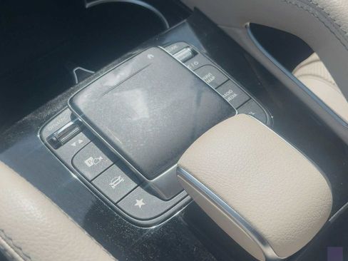 Used 2021 Mercedes-Benz GLE 350 4MATIC image 22