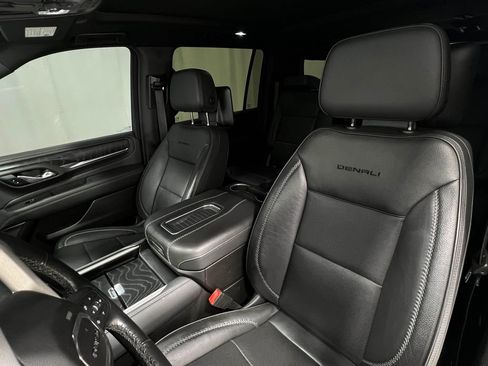 Used 2021 GMC Yukon XL Denali w/ Denali Premium Package AWD/4WD image 15