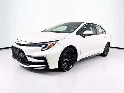 Used 2023 Toyota Corolla SE FWD image 3
