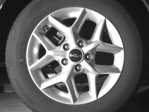 Used 2025 Kia Soul LX w/ LX Technology Package FWD image 15
