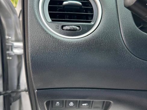 Used 2019 Nissan Pathfinder SL AWD/4WD image 23