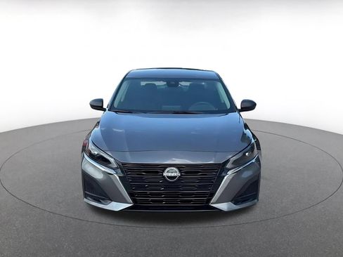 Used 2025 Nissan Altima 2.5 SV FWD image 4