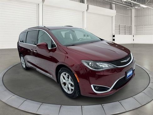 Used 2018 Chrysler Pacifica Touring-L Plus image 7