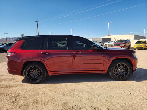 Used 2025 Jeep Grand Cherokee L Summit w/ Obsidian Package AWD/4WD image 4