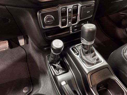 Used 2023 Jeep Wrangler Unlimited Sahara w/ Cold Weather Group AWD/4WD image 13