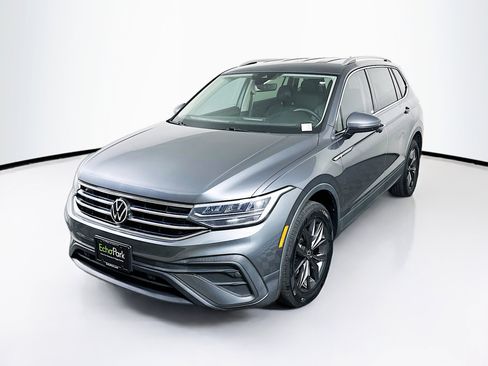 Used 2023 Volkswagen Tiguan SE FWD image 3