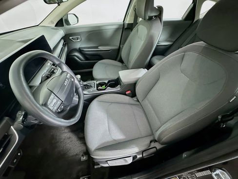 Used 2025 Kia K4 LXS image 13
