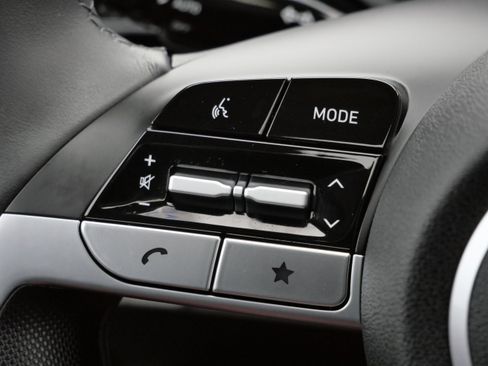 Certified 2025 Hyundai Elantra Limited image 30