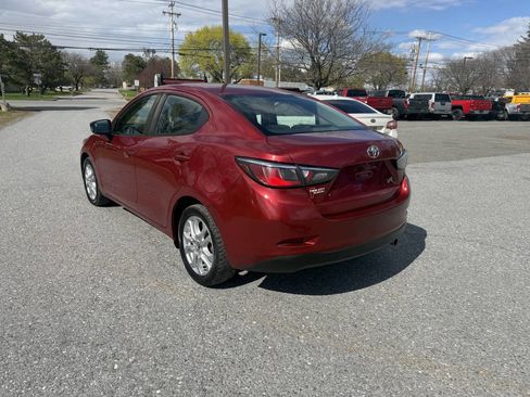Used 2017 Toyota Yaris iA FWD image 3