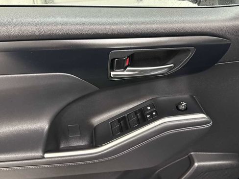 Certified 2022 Toyota Highlander XLE image 15