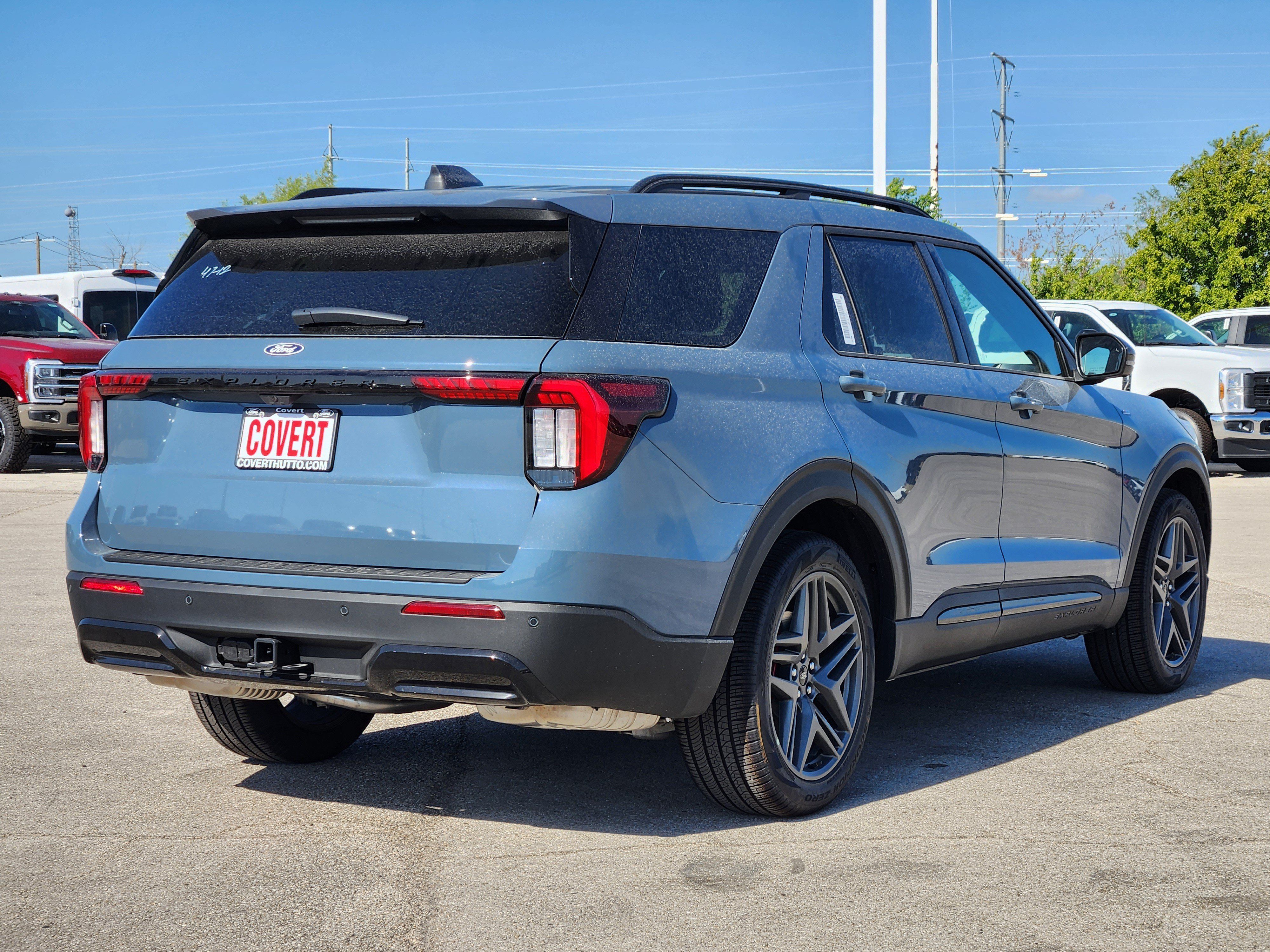 New 2027 Ford Explorer ST-Line w/ ST-Line Street Pack RWD image 3