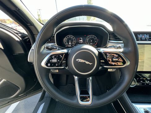 Certified 2025 Jaguar F-PACE R-Dynamic S image 20