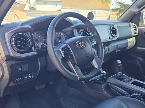 Certified 2022 Toyota Tacoma TRD Off-Road w/ TRD Premium Off Road Package AWD/4WD image 14