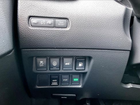 Used 2020 Nissan Rogue SV AWD/4WD image 34
