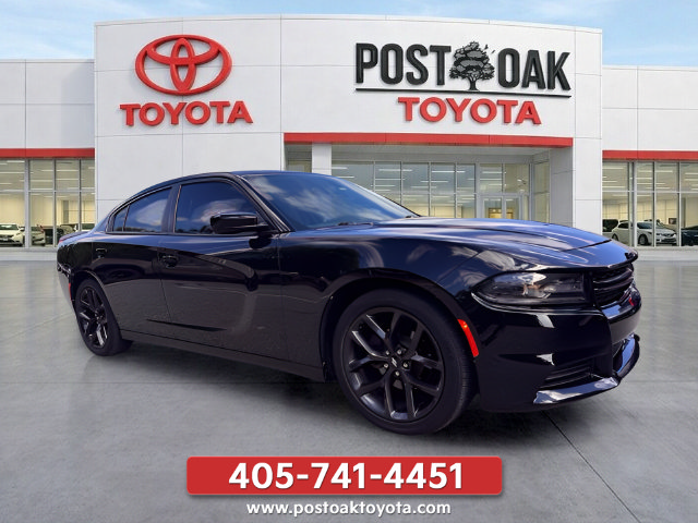 Used 2019 Dodge Charger SXT w/ Blacktop Package RWD image 9