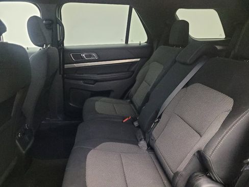 Used 2018 Ford Explorer XLT w/ Equipment Group 201A FWD image 18
