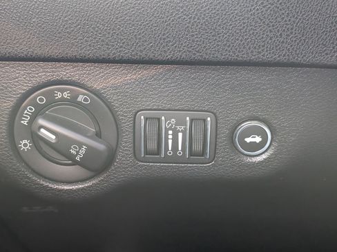 Used 2020 Dodge Charger SXT image 8