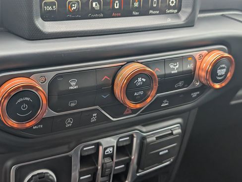 Used 2022 Jeep Gladiator Mojave AWD/4WD image 22