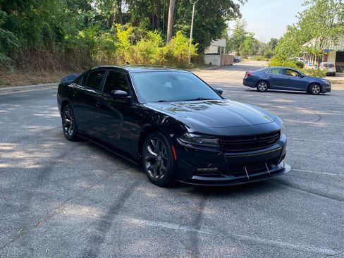Used 2015 Dodge Charger R/T w/ Plus Group RWD image 3