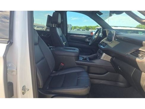 Used 2023 Chevrolet Suburban RST w/ Luxury Package AWD/4WD image 6