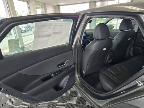 New 2026 Hyundai Elantra Limited FWD image 32