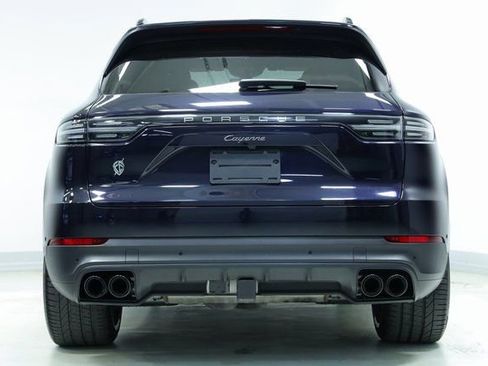 Used 2022 Porsche Cayenne Platinum Edition image 7