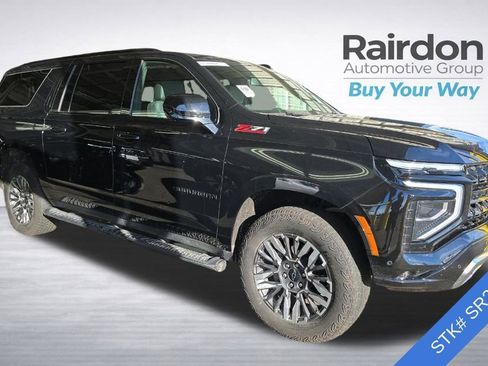 Used 2025 Chevrolet Suburban Z71 image 3