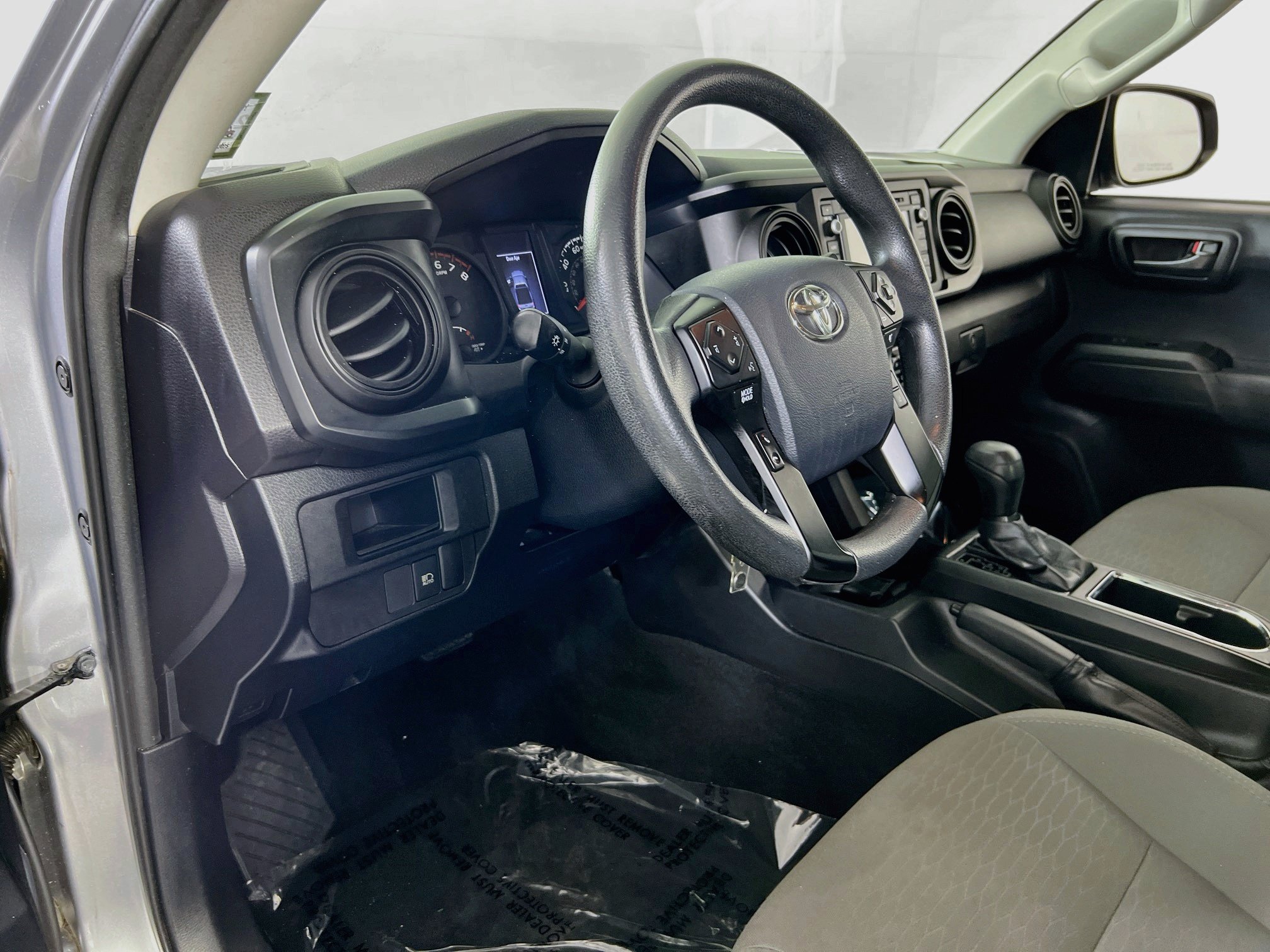 Used 2018 Toyota Tacoma SR w/ SR Convenience Package AWD/4WD image 9