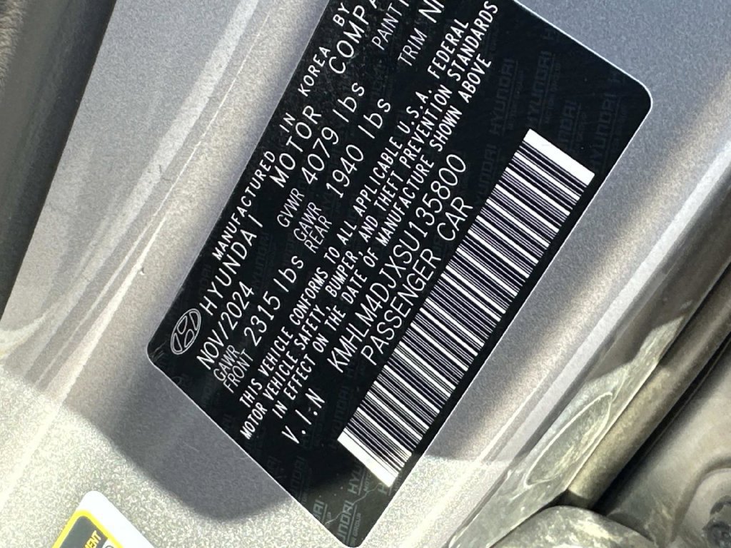 Used 2025 Hyundai Elantra Hybrid FWD image 18