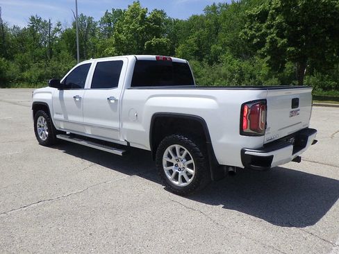 Used 2016 GMC Sierra 1500 Denali w/ Enhanced Driver Alert Package AWD/4WD image 3