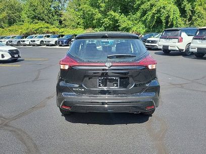 New 2025 Nissan Kicks Play S