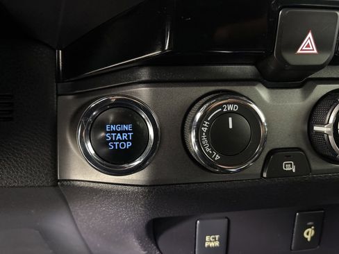 Used 2016 Toyota Tacoma TRD Sport image 18