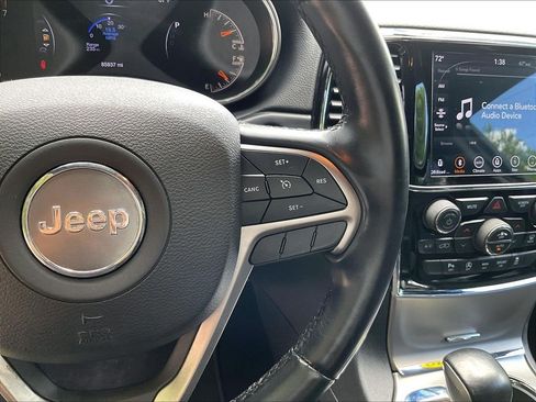 Used 2020 Jeep Grand Cherokee Laredo AWD/4WD image 24