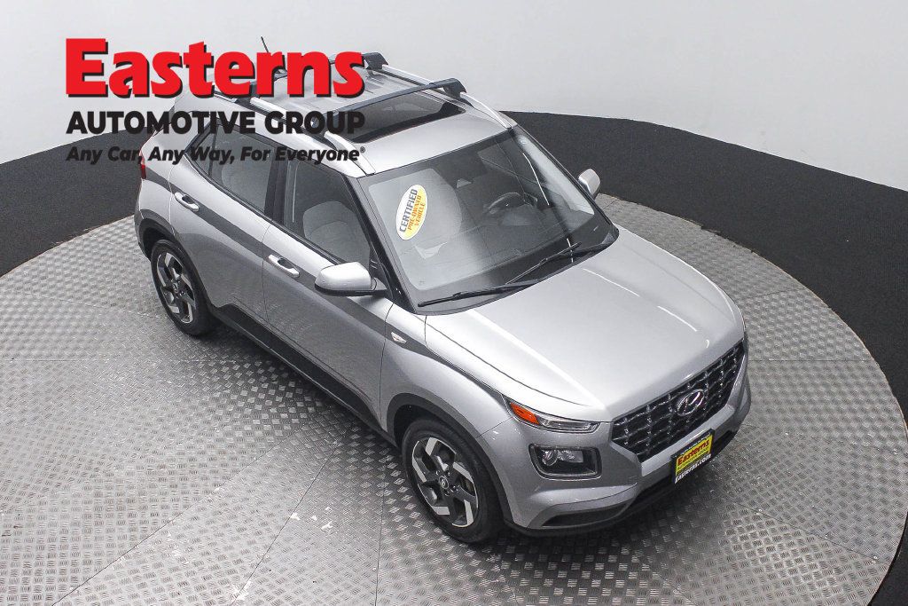 Used 2023 Hyundai Venue SEL FWD image 3