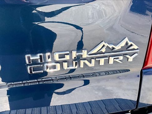 Used 2022 Chevrolet Silverado 1500 High Country w/ High Country Premium Package RWD image 10