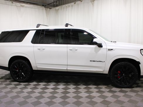 Used 2023 GMC Yukon XL Denali AWD/4WD image 30