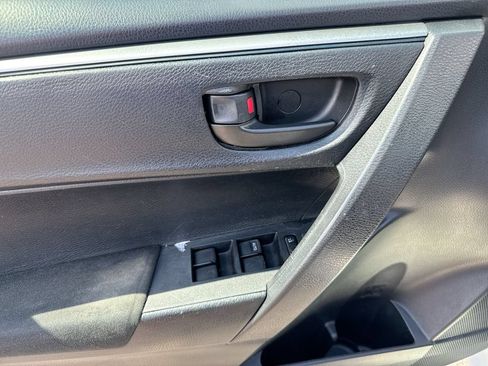 Used 2015 Toyota Corolla L FWD image 19